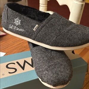 Toms Two-Tone Gray Alpargata with Snowflake Embroidery